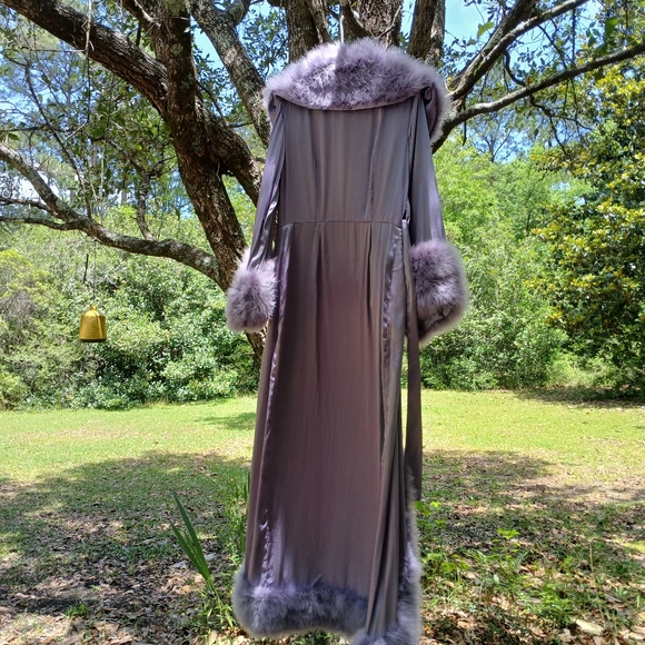 Catherine Dlish robe - Picture 4 of 4